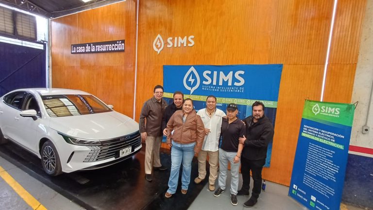 Primera entrega oficial de un vehículo híbrido BYD KING del programa de sustitución de taxis de combustión interna a vehículos híbridos y eléctricos